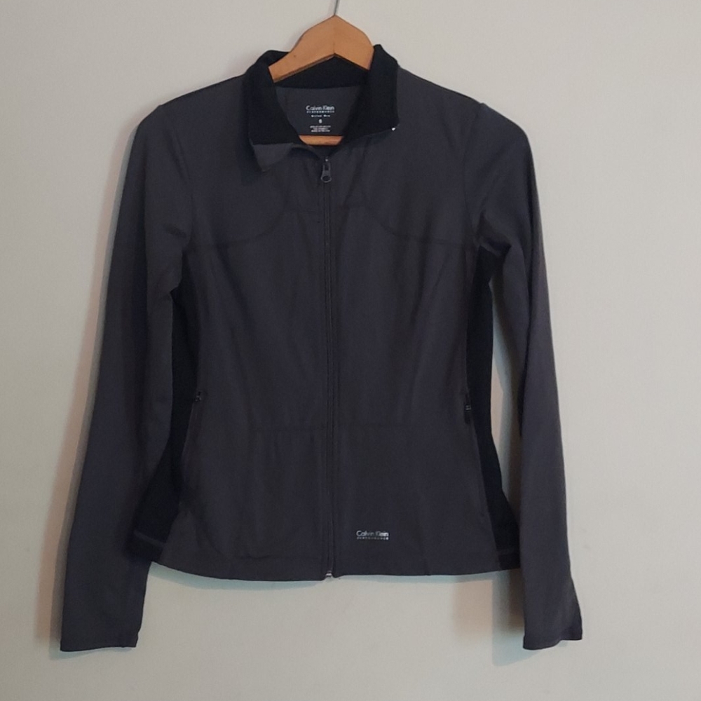 Zipped running jacket